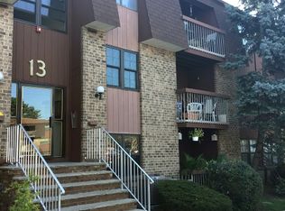 147 Overlook Ct, Woodbridge, NJ 07095