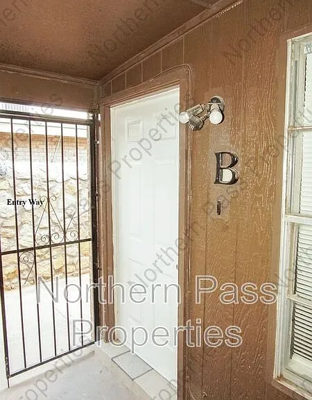 2917 E Glen Dr #B — Photo 3