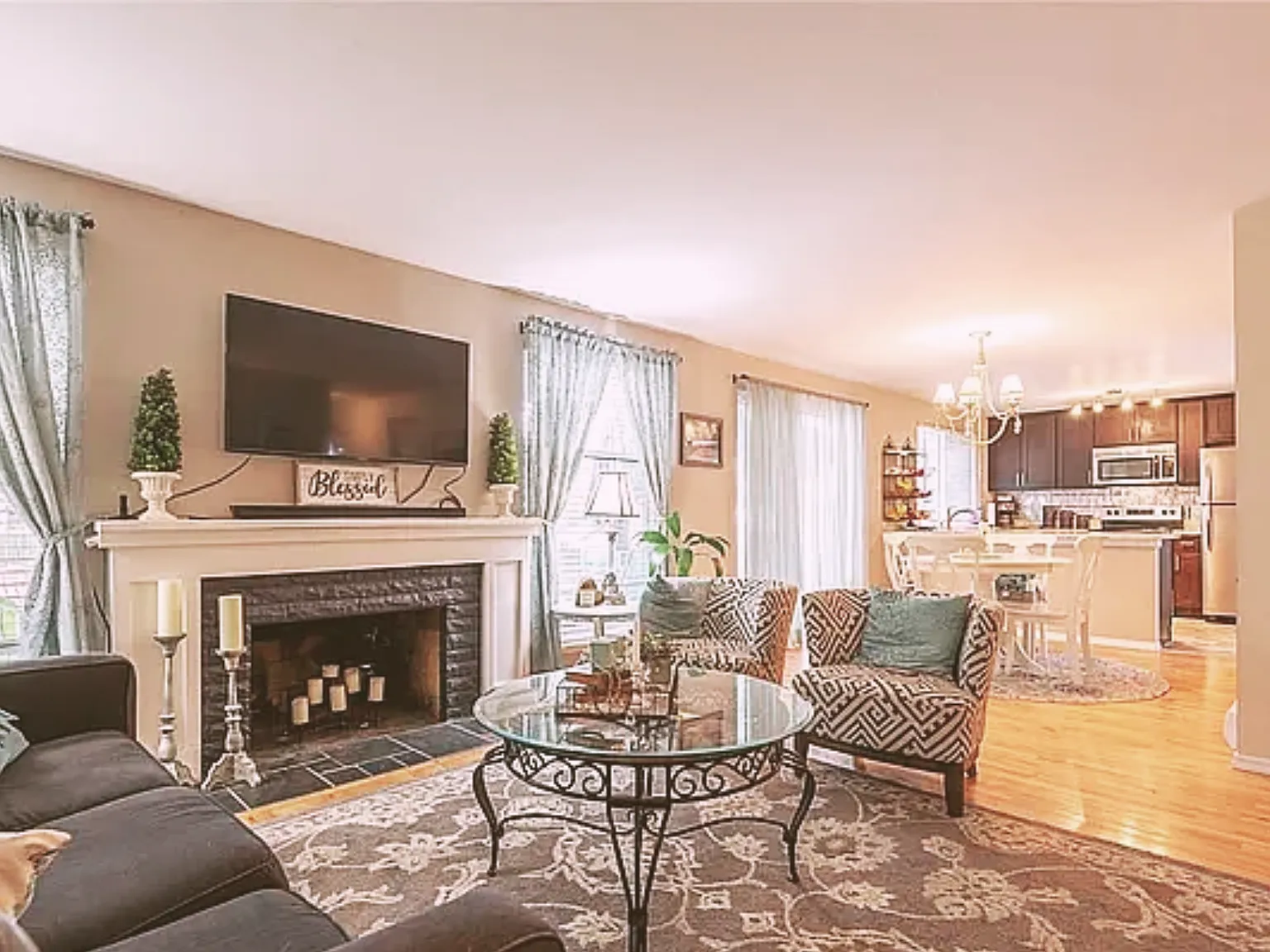 3 bed, 1600 sqft, $3,260 — Photo 4