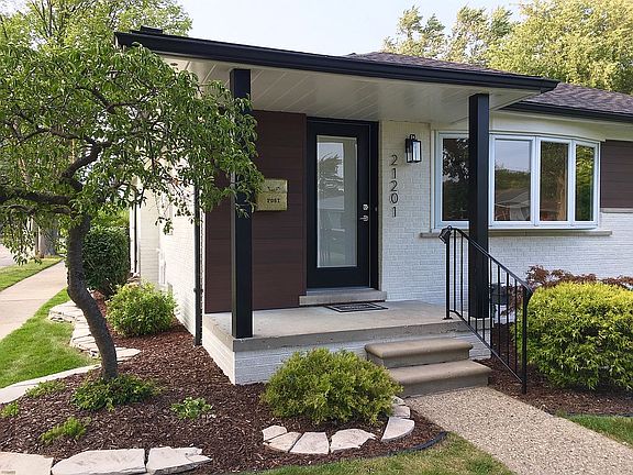 3rd image of 21201 Erben St