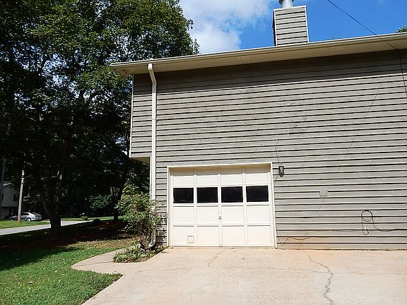4th image of 2403 Chablis Ct