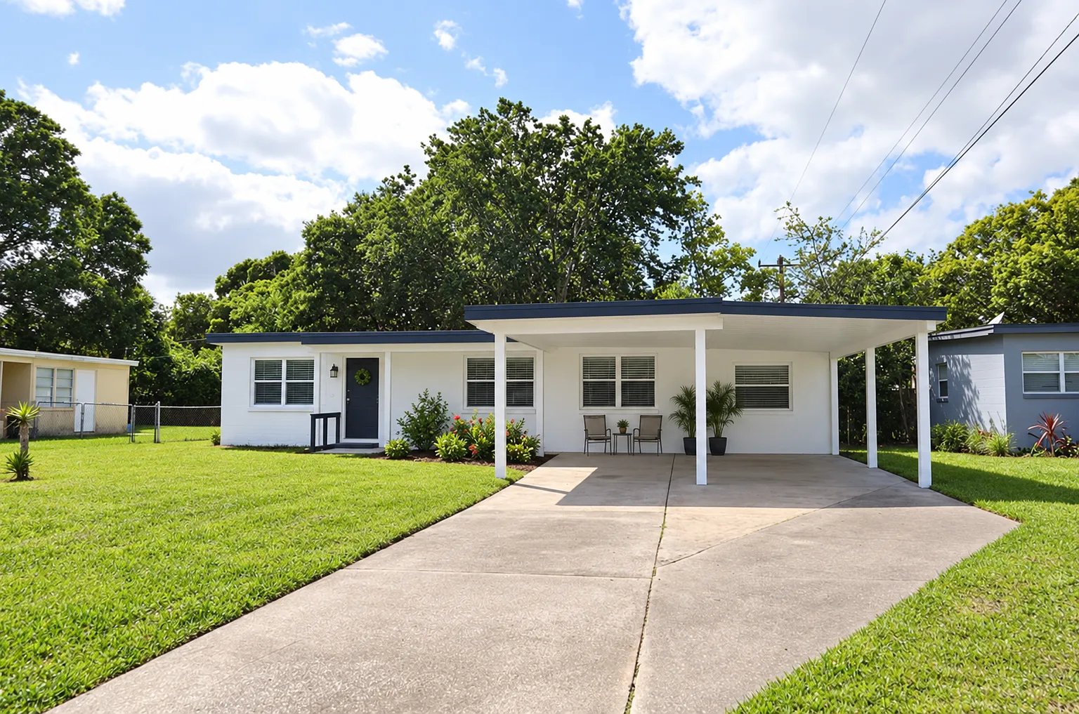 4 bed, 1100 sqft, $1,999 — Photo 1