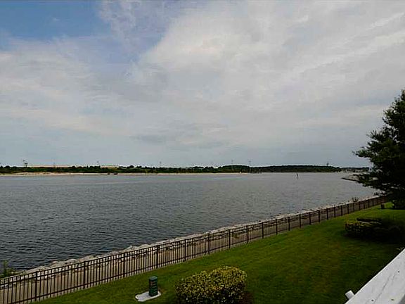3rd image of 9528 Bay Front Dr