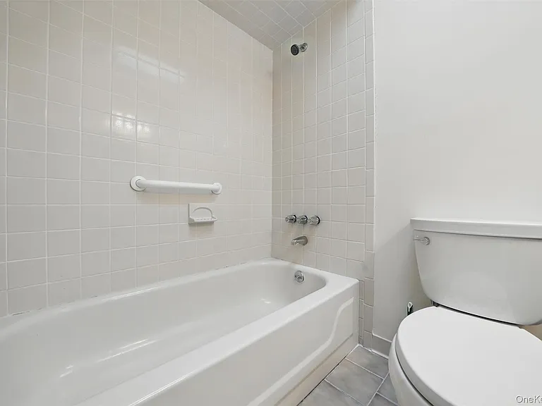 30 Shore Blvd — Photo 22
