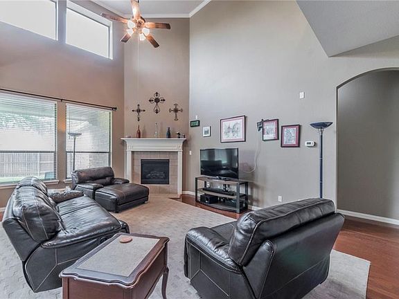 5th image of 8001 Creek View Dr