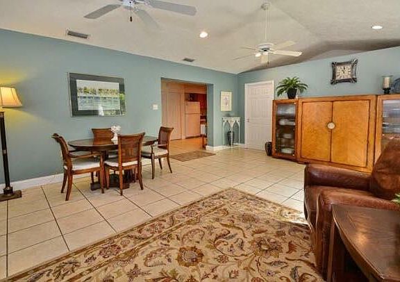 Over-sized family room added in 2000