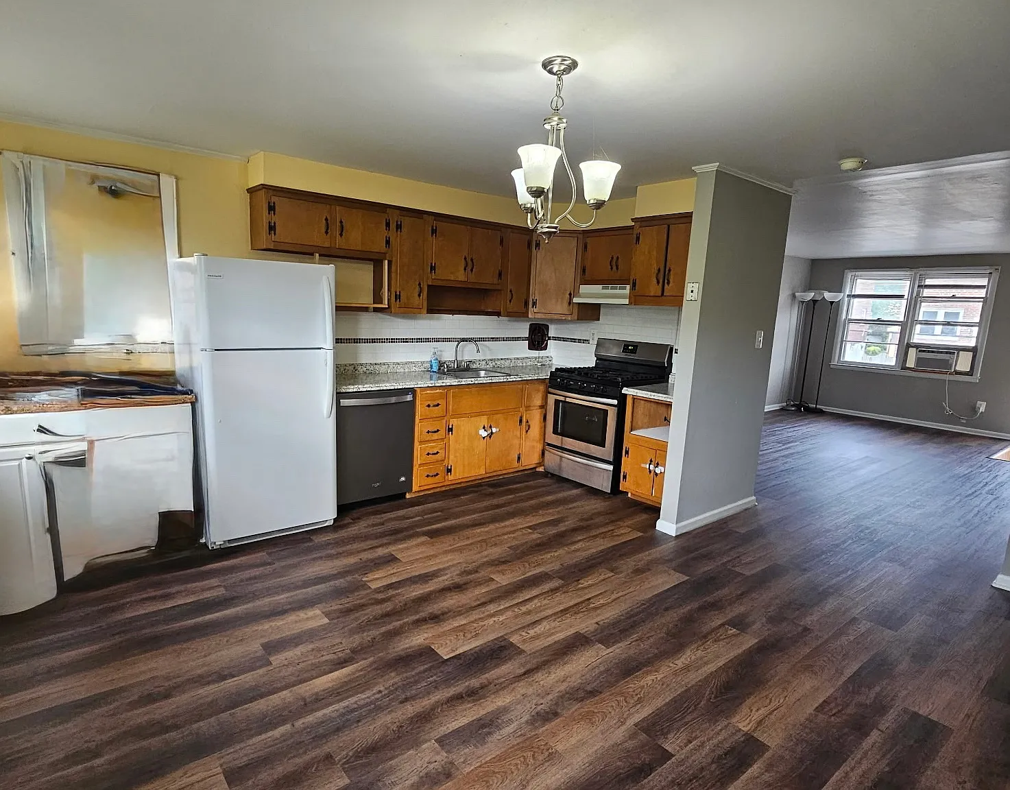 3 bed, 1.5 bath, 1200 sqft, $2,400 — Photo 4