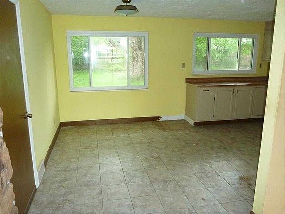 4th image of 3749 Saranac Dr