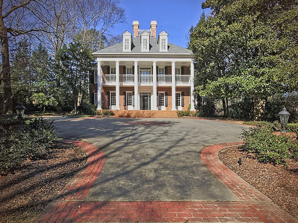Gated entry in Buckhead!