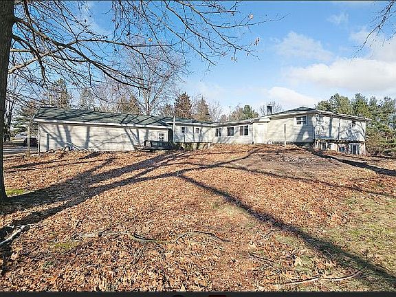 5th image of 1020 Rhoades Rd
