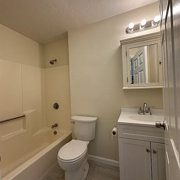 850 Broad St #6 — Photo 12
