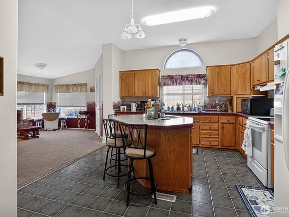 5th image of 2305 Cherry Blossom Drive