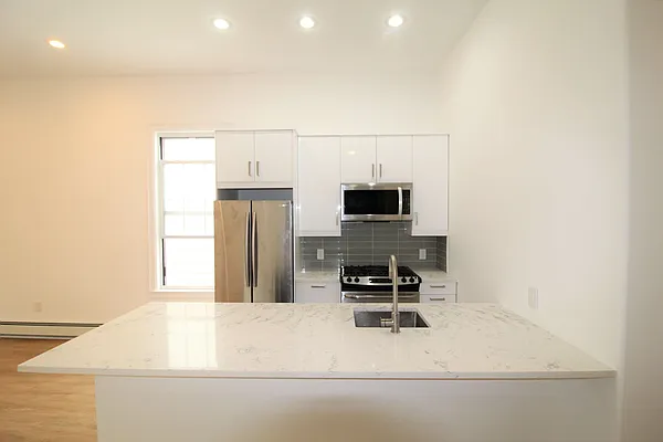 Rented by Bruma Realty LLC | media 4