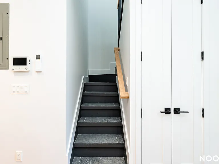 675 E 32nd St #26 — Photo 15