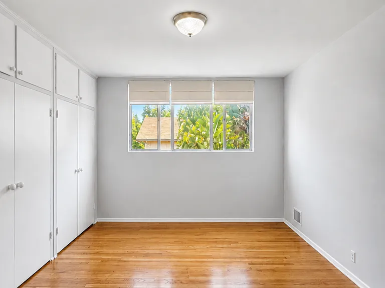 1530 N Laurel Ave #9 — Photo 8