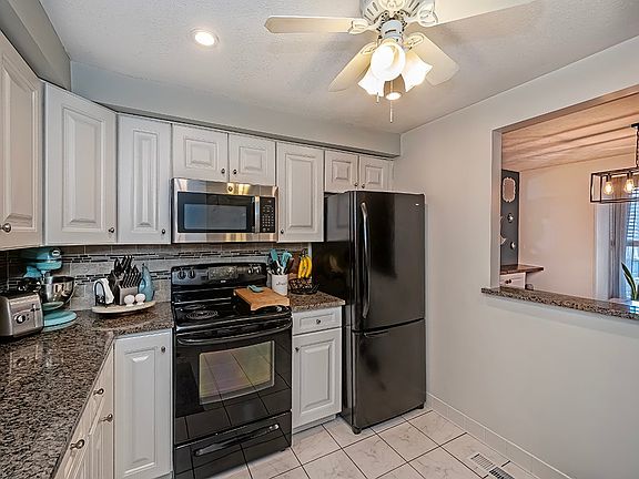 4th image of 31 Maple Ct