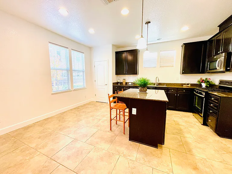 Barnhill Dr — Photo 23