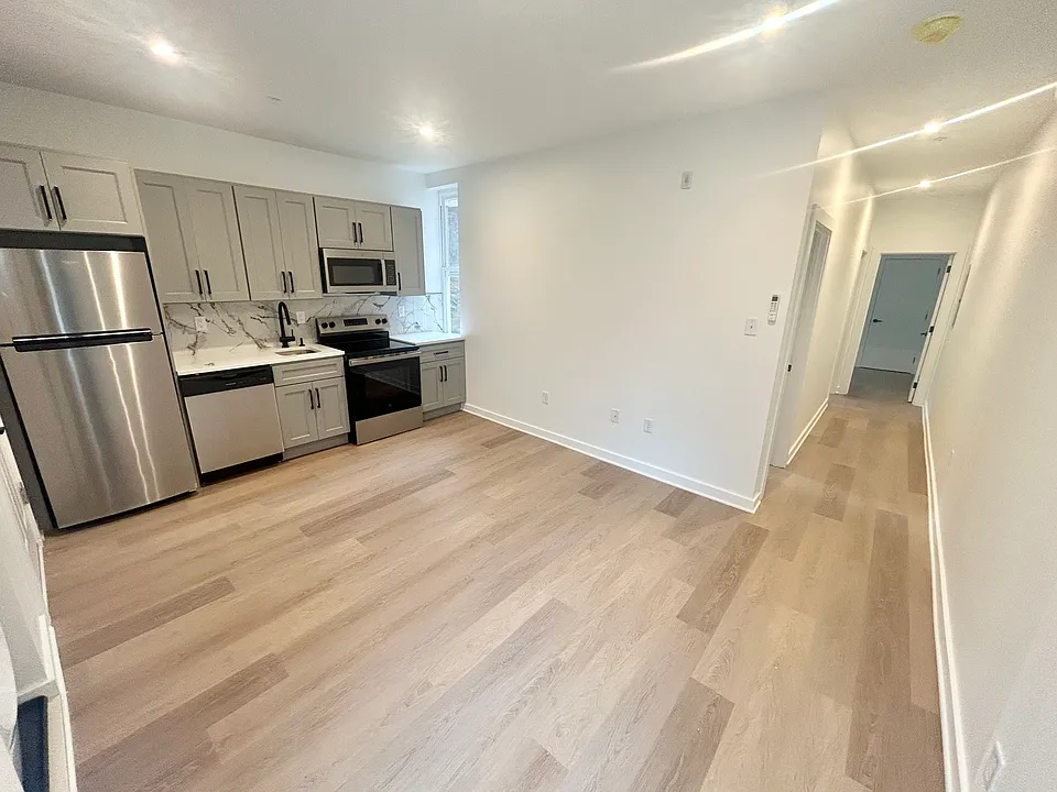 2725 W Girard Ave #2R