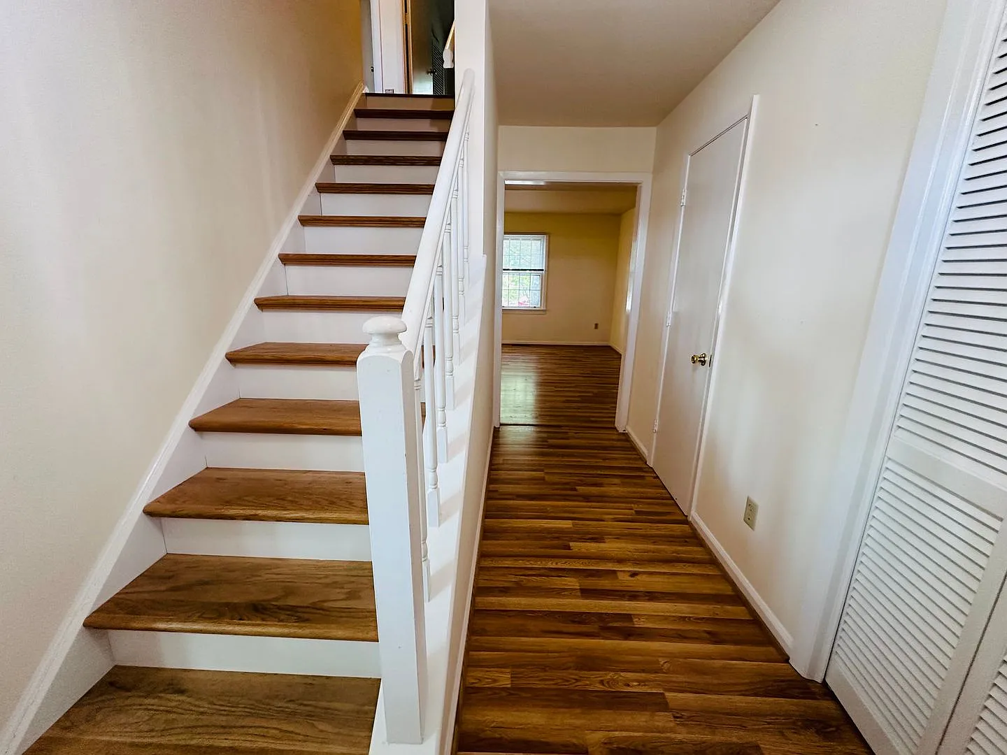 3 Bedroom 2.5 Half Bath Townhouse — Photo 2