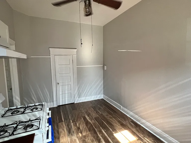 722 E State St #3 — Photo 7