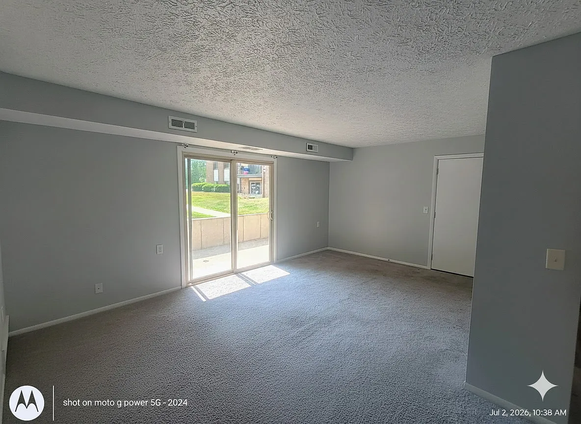 2 bed, 1.5 bath, 880 sqft, $925 — Photo 1