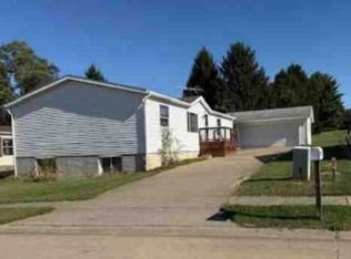 3108 Peartree Ln, Muscatine, IA 52761