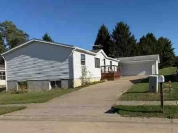 3108 Peartree Ln, Muscatine, IA 52761