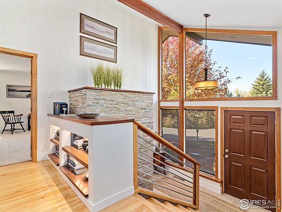 3rd image of 320 Crestridge Ln