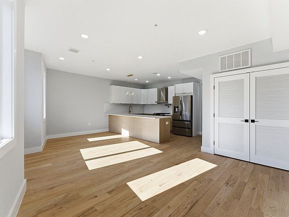 3rd image of 443 Bergen Ave #3
