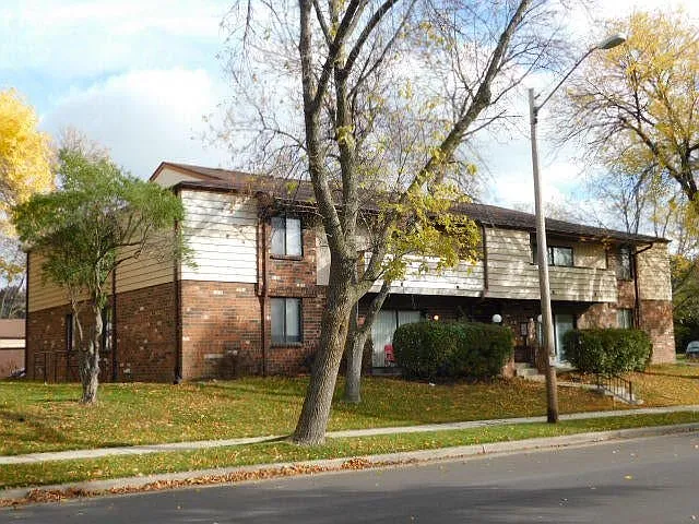 2620 W Custer Ave — Photo 1