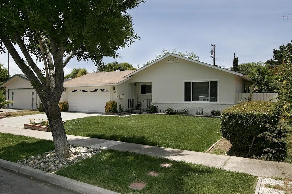 Maximilian Dr, Campbell — Photo 1