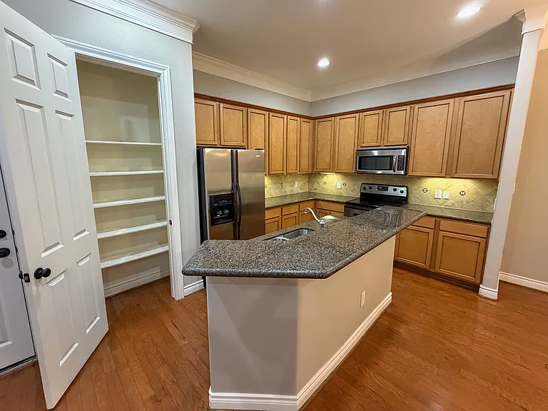 1505 Paige St — Photo 6