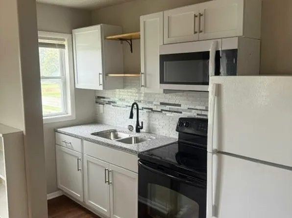 518 Baker St, Baldwin City, KS