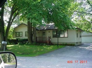 405 Honeysuckle Dr, Island Lake, IL