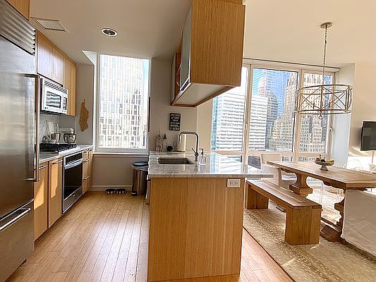 4th image of 300 N End Ave APT 20b