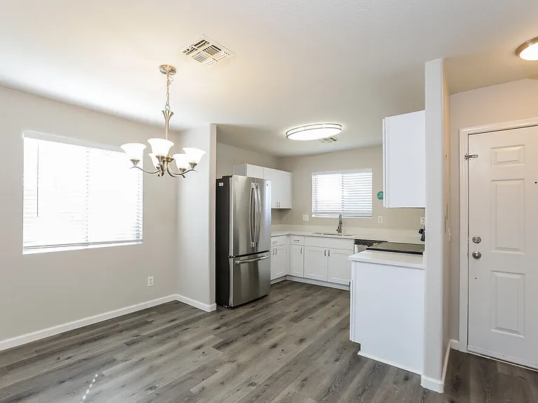 1074 E Silversmith Trl — Photo 7