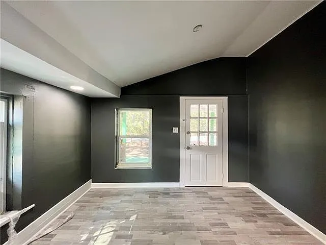 1013 Wilkinson St — Photo 4