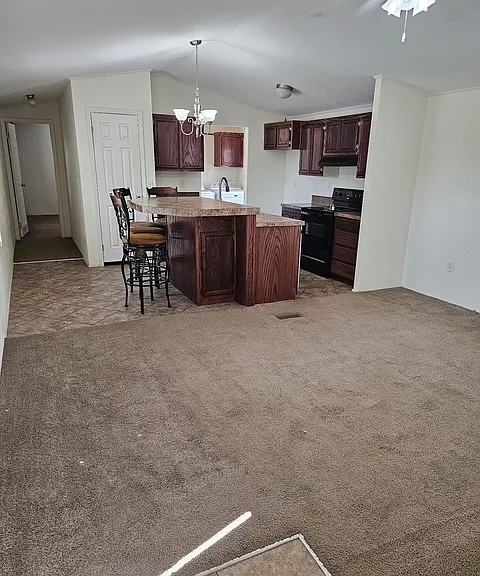 103 E Eckhart Ave — Photo 3