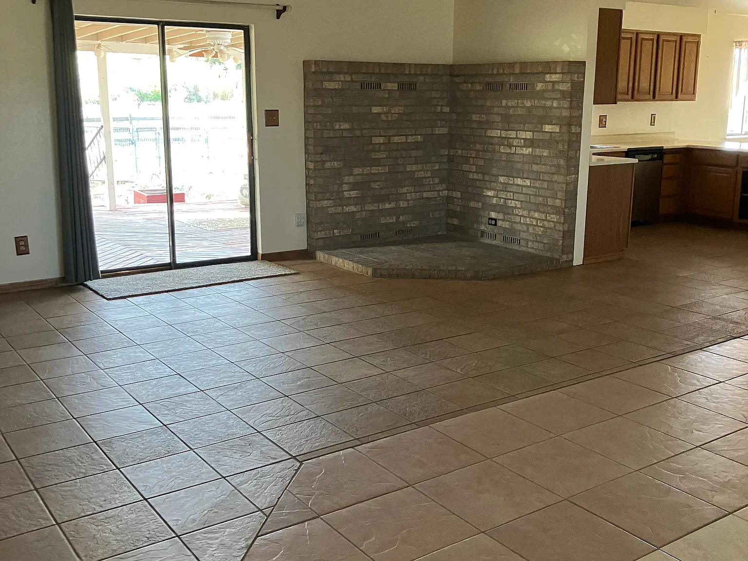 3 bed, 1900 sqft, $2,750 — Photo 1