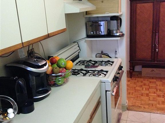 4th image of 98 Pearsall Dr