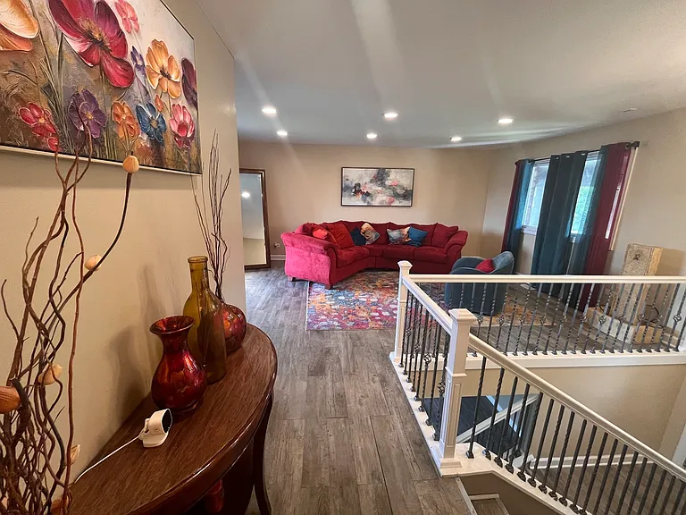 56 Timberlane Rd — Photo 4