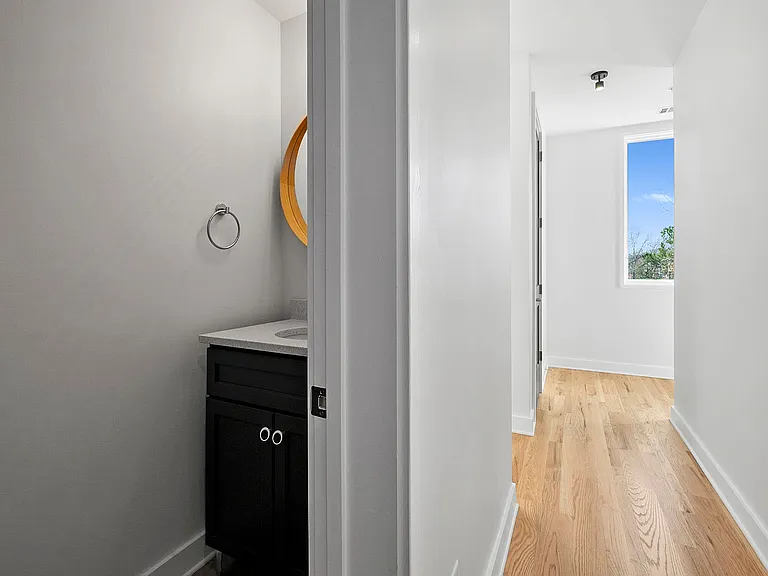 1322 Lafrance St NE #B — Photo 8