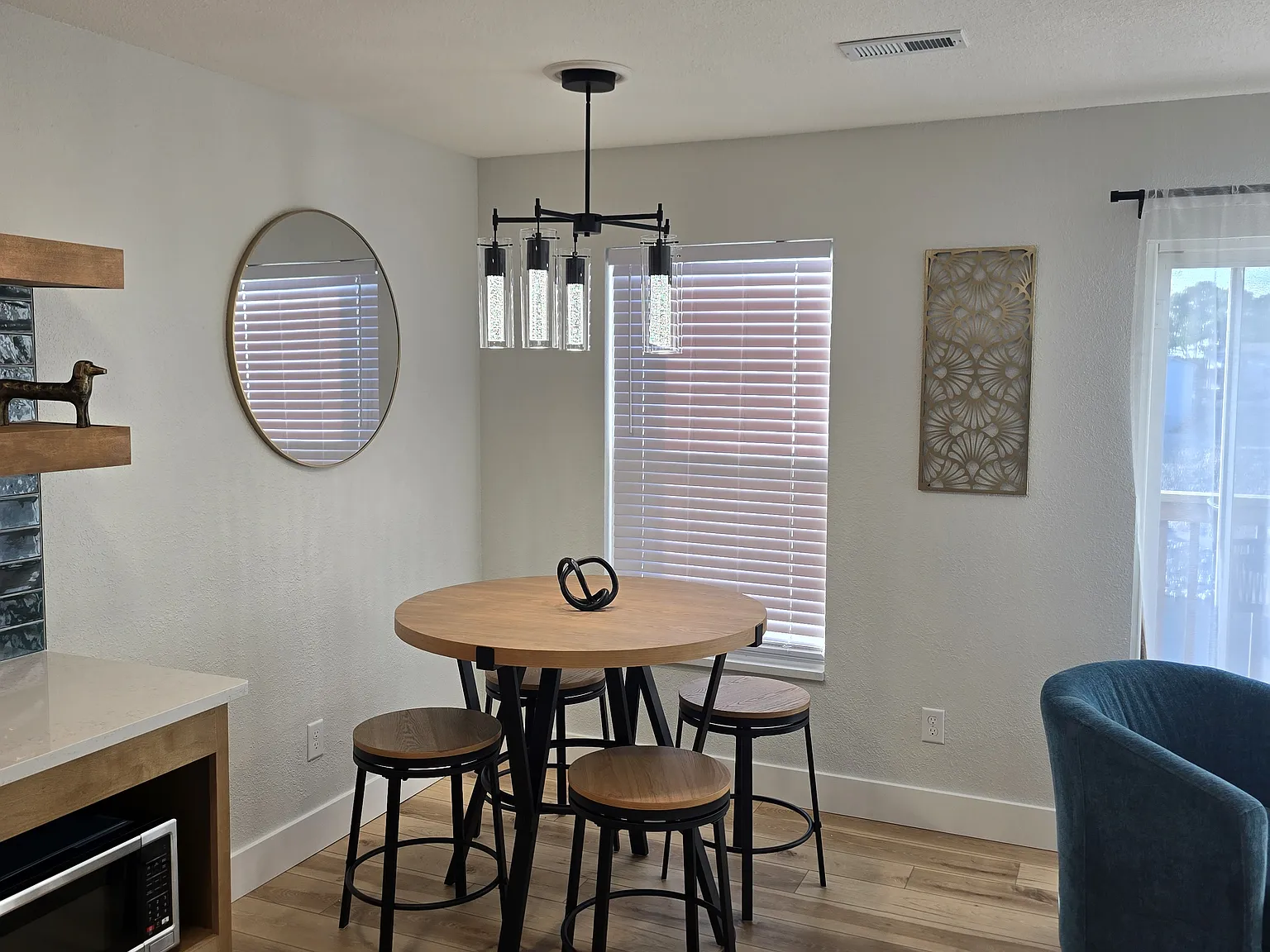 2 bed, 807 sqft, $1,225 — Photo 4