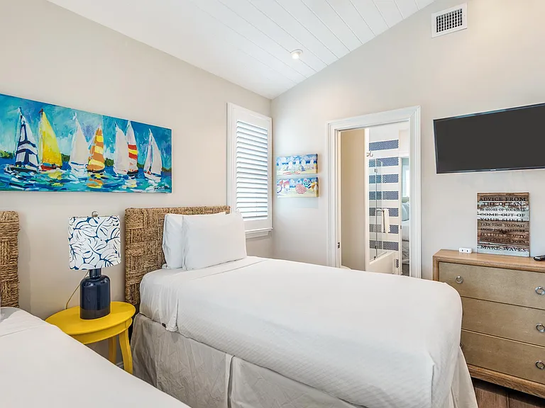 Twin bedroom alt. view