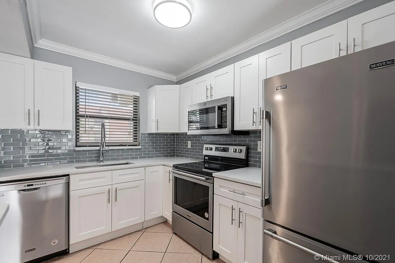 2 bed, 800 sqft, $2,100 — Photo 3
