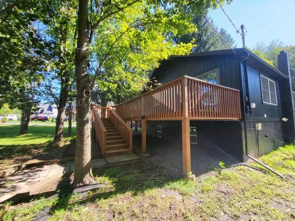 1234 Woodhill Ln, Lake Ariel, PA 18436