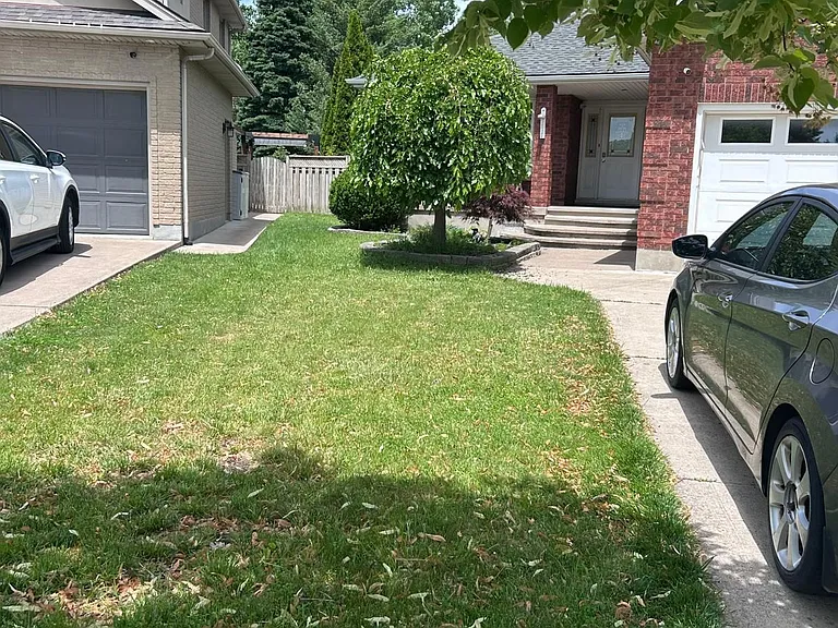7594 Canterbury Cres — Photo 2