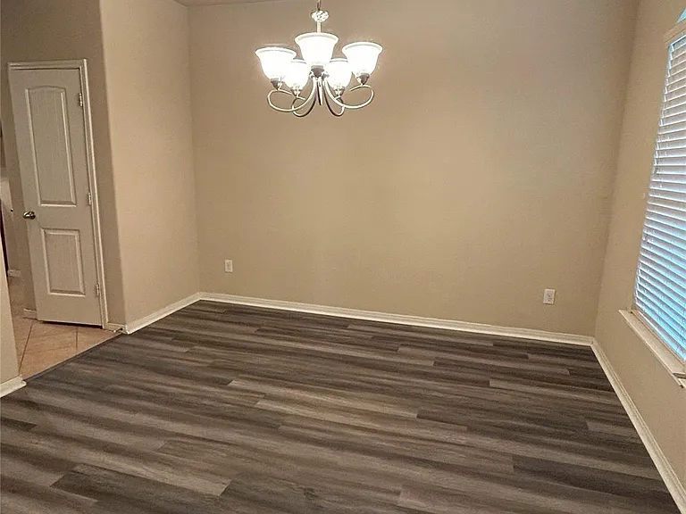 4423 Fenetre Forest St — Photo 15