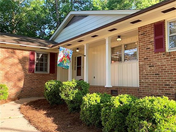 4th image of 1007 Colonial Dr #8