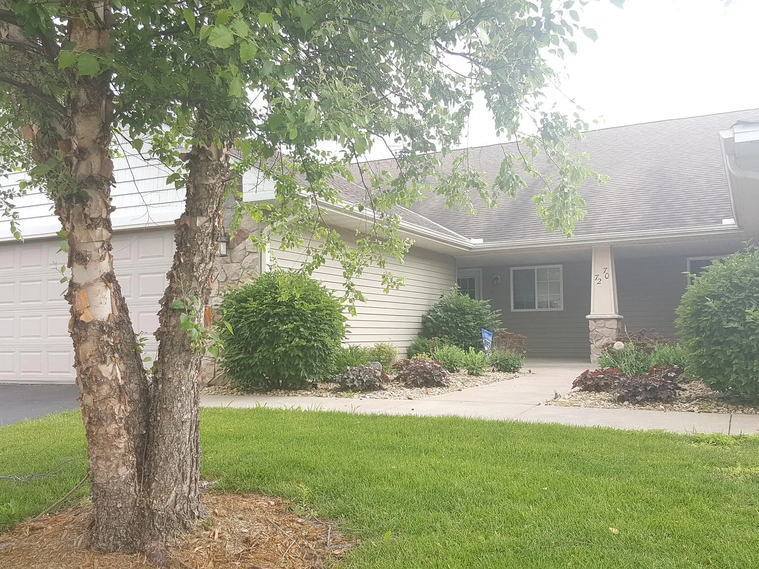 72 Crown Pointe Curv — Photo 1